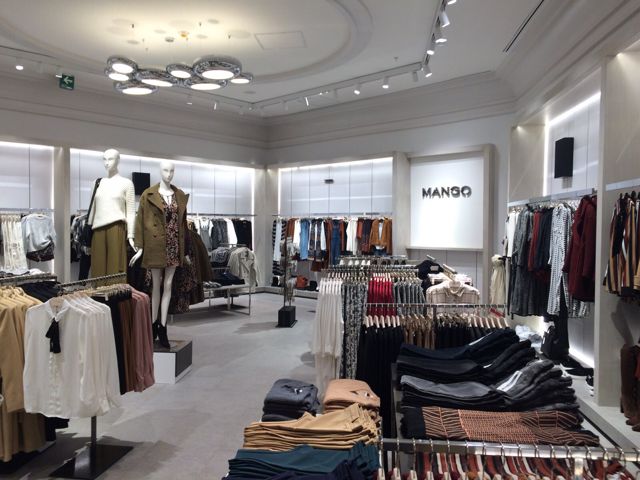 Tienda de ropa en plaza comercial