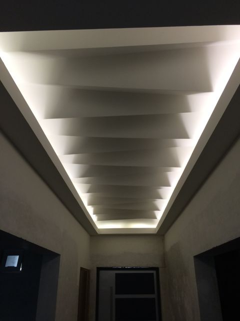 Plafón con iluminación indirecta